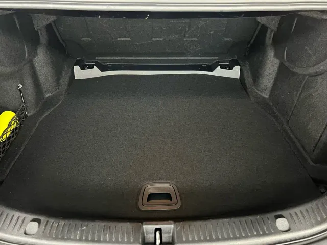 Mercedes-Benz E-Class — Фото автомобиля 27
