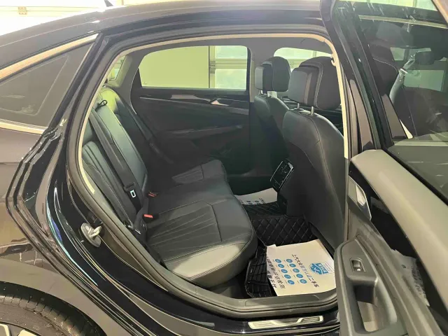 Volkswagen Passat — Фото автомобиля 11