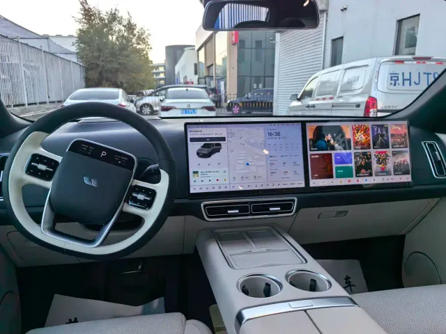 Li Auto L8 — Фото автомобиля 9