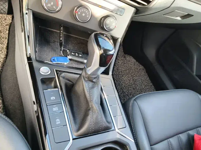 Volkswagen Passat — Фото автомобиля 13