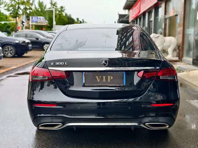 Mercedes-Benz E-Class — Фото автомобиля 4