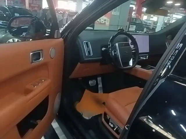 Li Auto L8 — Фото автомобиля 15
