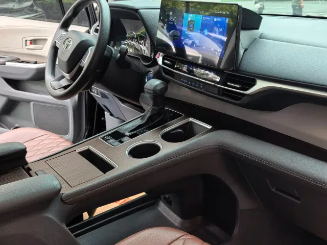 Toyota Sienna — Фото автомобиля 18