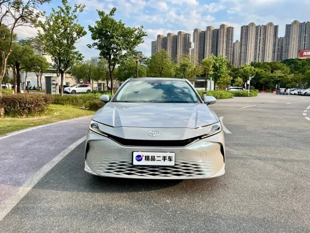 Toyota Camry — Фото автомобиля 2