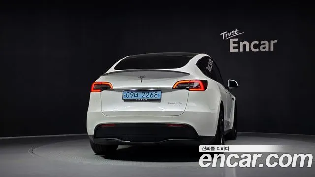 Tesla Model Y — Фото автомобиля 4
