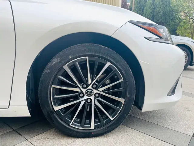 Lexus ES — Фото автомобиля 8
