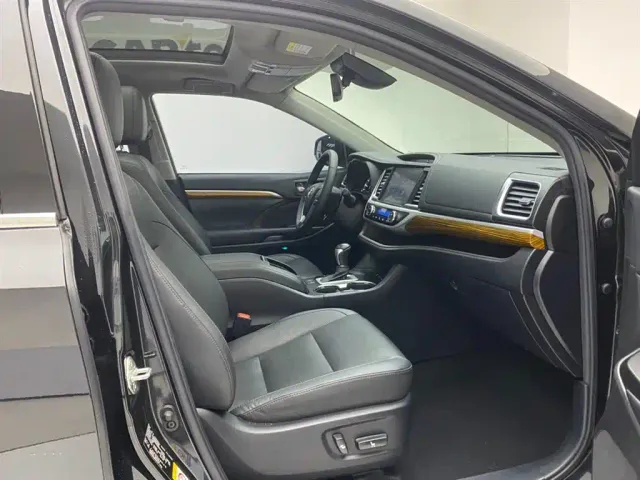 Toyota Highlander — Фото автомобиля 19