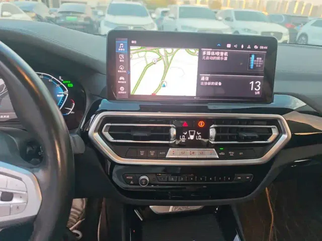 BMW iX3 — Фото автомобиля 12