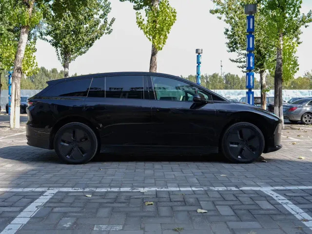 Li Auto i6 — Фото автомобиля 4