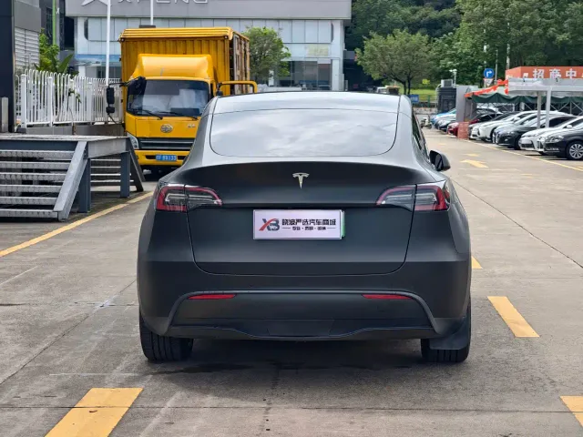 Tesla Model Y — Фото автомобиля 5
