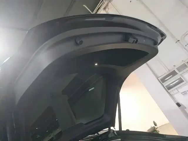 Tesla Model Y — Фото автомобиля 18