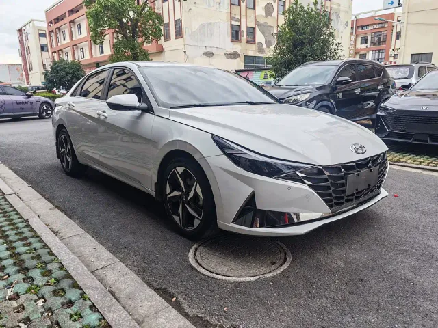Hyundai Elantra — Фото автомобиля 2