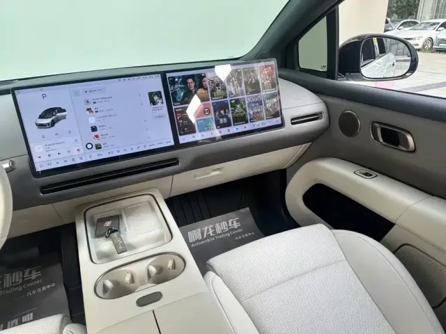 Li Auto Li Auto i6 2025 4WD Base Model — Фото автомобиля 11