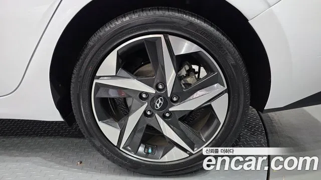 Hyundai AVANTE Avante (CN7) — Фото автомобиля 21