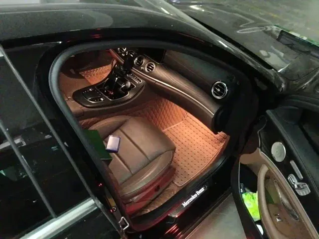 Mercedes-Benz E-Class — Фото автомобиля 17