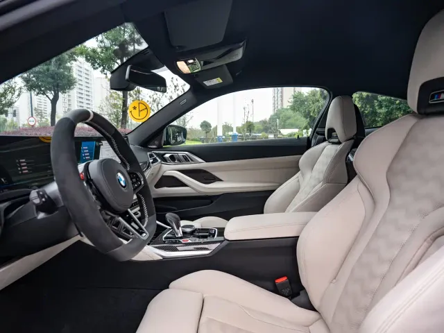 BMW M4 — Фото автомобиля 12