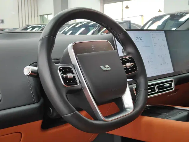 Li Auto L9 — Фото автомобиля 7