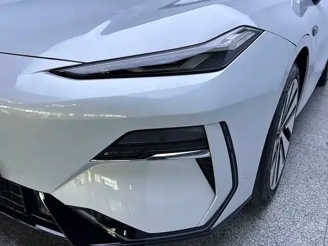 Geely Galaxy E8 — Фото автомобиля 17