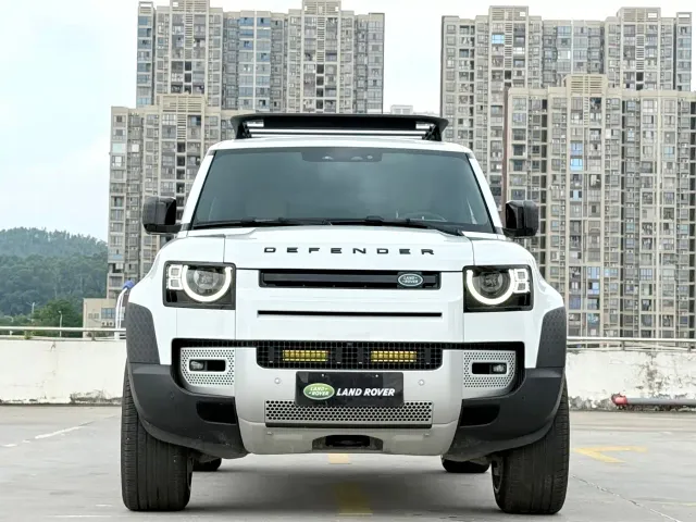 Land Rover Defender — Фото автомобиля 2