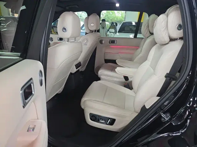 Li Auto L8 — Фото автомобиля 16