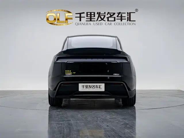Tesla Model Y L — Фото автомобиля 2