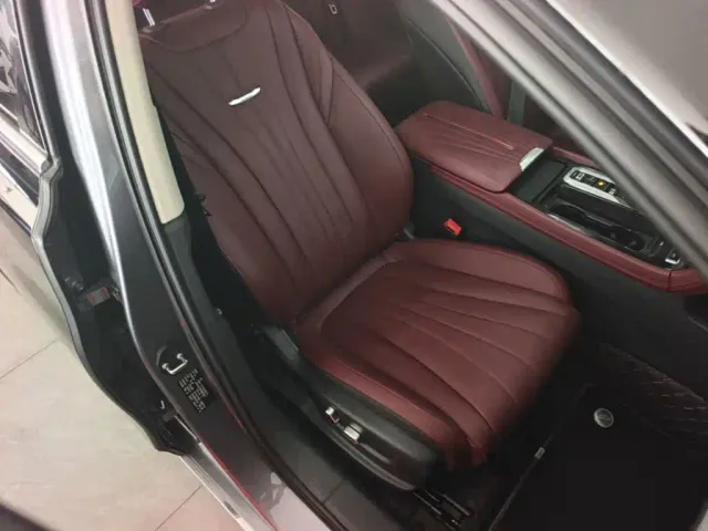 Hongqi H5 — Фото автомобиля 24