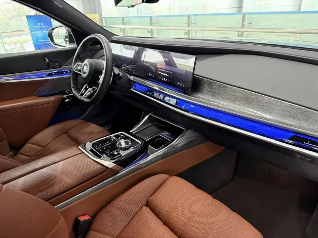 BMW 7 Series — Фото автомобиля 15