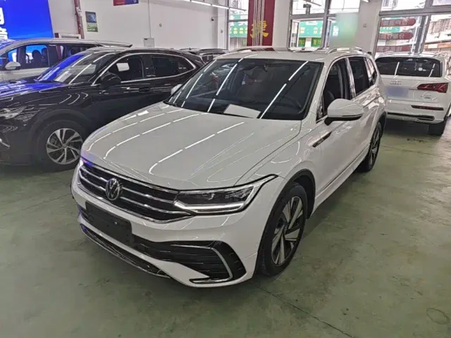 Фотография автомобиля — Volkswagen Tiguan L