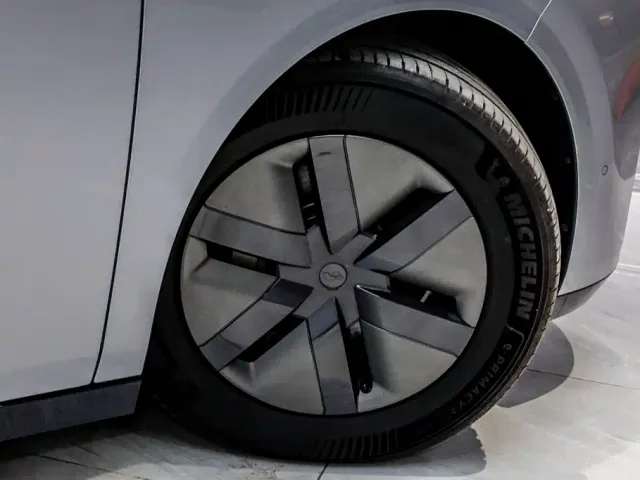 Li Auto MEGA — Фото автомобиля 8