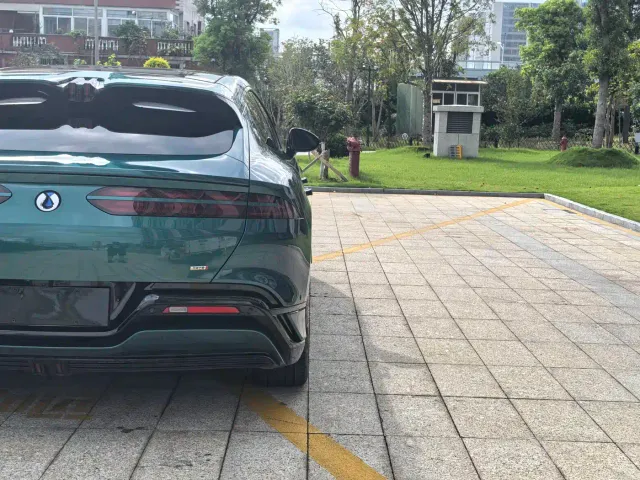 Denza Z9GT — Фото автомобиля 24