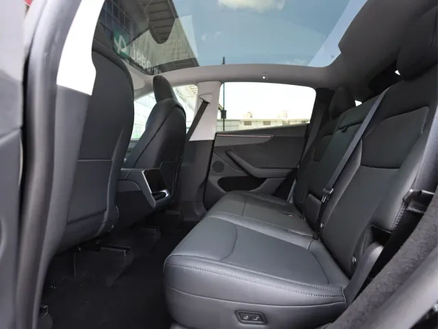 Tesla Model Y — Фото автомобиля 19