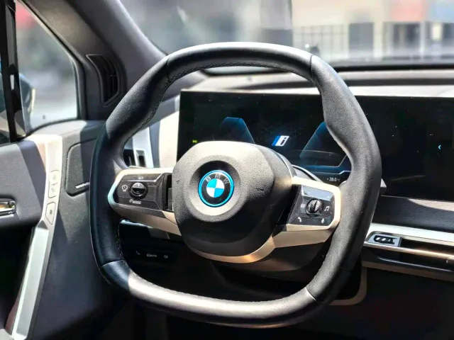 BMW iX — Фото автомобиля 4