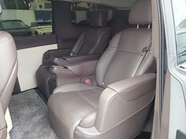 Li Auto MEGA — Фото автомобиля 16