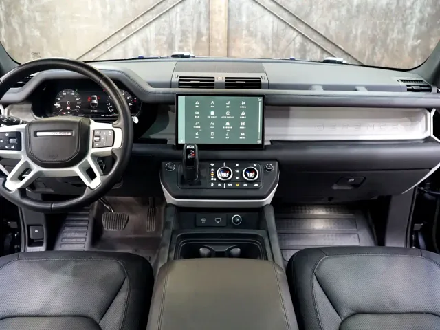 Land Rover Defender — Фото автомобиля 7