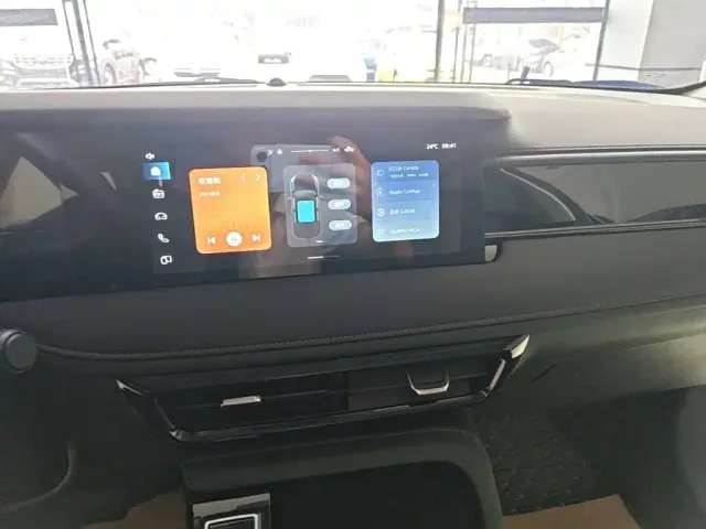 Roewe i5 — Фото автомобиля 12