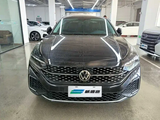 Volkswagen Passat — Фото автомобиля 2
