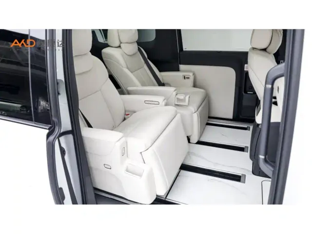 Li Auto MEGA — Фото автомобиля 8