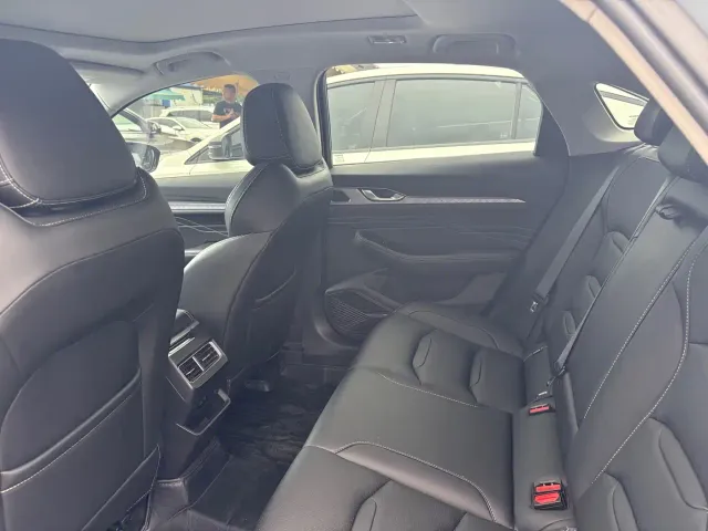 Geely Xingrui — Фото автомобиля 6