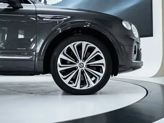 Bentley Bentayga — Фото автомобиля 24