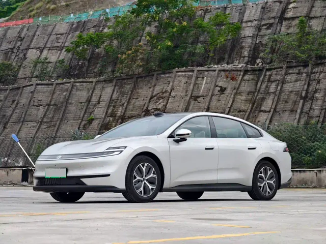 Фотография автомобиля — Changan Qiyuan A06