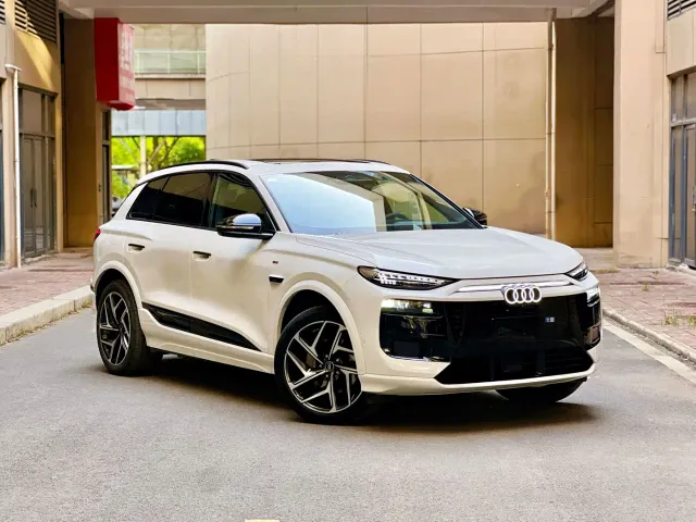 Audi Q6L e-tron — Фото автомобиля 3