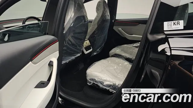 Tesla Model Y — Фото автомобиля 25