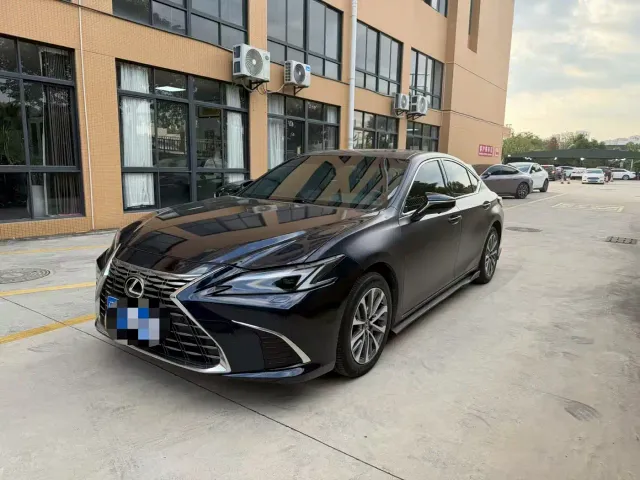 Фотография автомобиля — Lexus ES