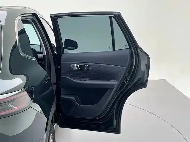 Geely Galaxy Starship 7 EM-i — Фото автомобиля 10
