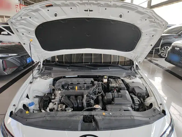 Hyundai Elantra — Фото автомобиля 19