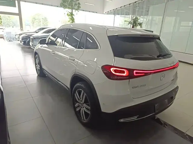 Mercedes-Benz EQA — Фото автомобиля 4
