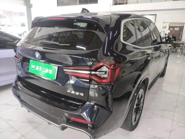 BMW iX3 — Фото автомобиля 6