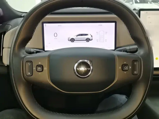 Volvo XC70 Plug-in Hybrid — Фото автомобиля 10