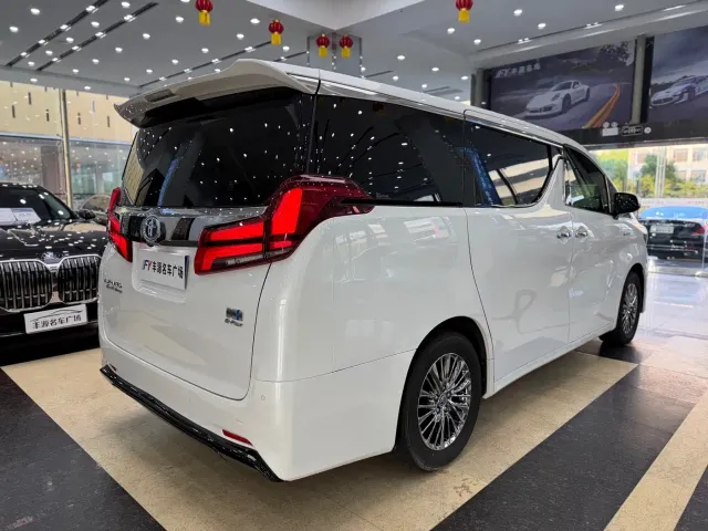 Toyota Alphard — Фото автомобиля 27