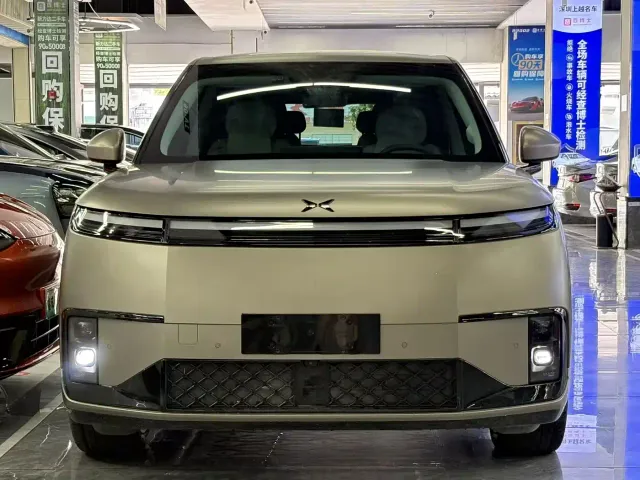 Xpeng GX — Фото автомобиля 2